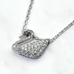 Swarovski スワン ネックレス ゴールドカラー #4413 - メルカリ