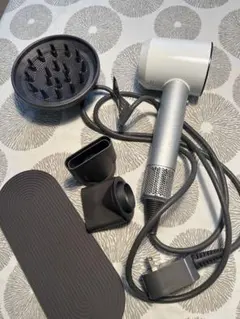 ダイソン ドライヤー Dyson HD01 ホワイト スタンド付き 動作確認済 dyson◇ドライヤー・ヘアアイロン Dyson Supersonic HD01 ULF WSN