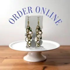 ゴールド ピアス 緑色ジルコニア装飾