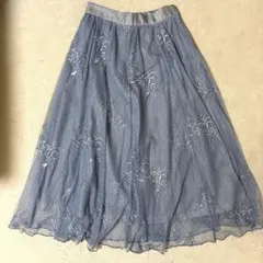 Axes femme アクシーズファム　刺繍入り　グレーシフォンフレアスカート