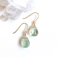 ［14kgf ］天然石グリーンフローライトドロップ一粒ピアス/イヤリング