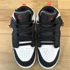 NIKE AIR JORDAN 1 MID SE GS 21cm