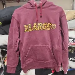 XLARGE バーガンディ パーカー ヒョウ柄ロゴ