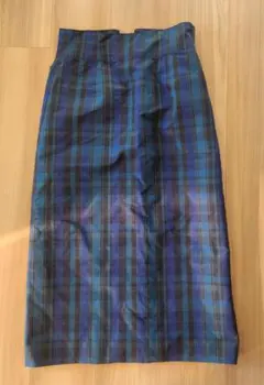 青と緑のチェック柄タイトスカート