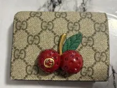 GUCCI 二つ折り財布 チェリー装飾