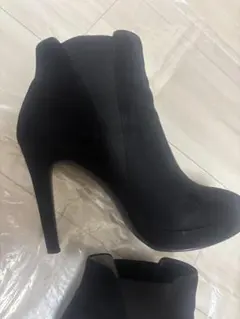 黒 スエード ショートブーツ