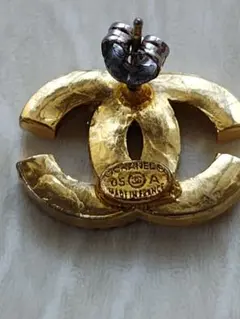 シャネルゴールドFrance製CCロゴクリスタル片耳ピアス