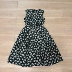 ロイスクレヨン　花柄ワンピース