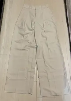 GU ワイドパンツ アイボリー
