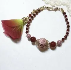 花びらタッセル付*薔薇玉と天然石の羽織紐 薔薇 天然石 羽織紐 赤 羽織留め