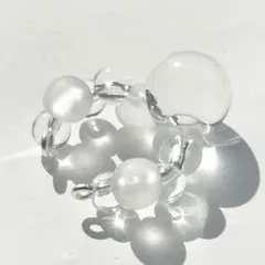 【dew frost】光を集める透明イヤーカフ｜クリアフロストのやわらかな透明感