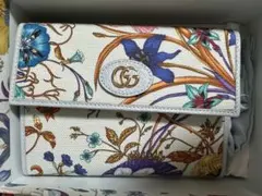 GUCCI花柄ドキュメントケース新品のサムネイル