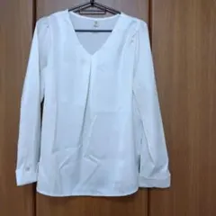 Mサイズ白色袖元ボタンデザインブラウス訳あり