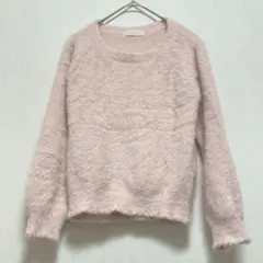 【フェルゥ】長袖セーター ファー風 クルーネック ピンク パール装飾 春秋冬のサムネイル