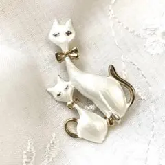 ヴィンテージブローチ 白猫ねこ 親子 ゴールド ラインストーン リボン マット②