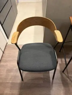 アデペシュ チェア