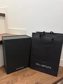 shu uemura ギフトボックス　ショッパーのサムネイル