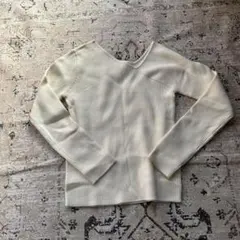 アイボリーオフショルダー長袖セーター