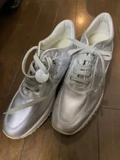 HOGAN メタリックシルバー スニーカーのサムネイル