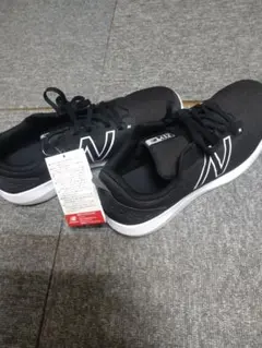 New Balance ブラックスニーカーのサムネイル