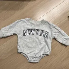 NEW YORK プリント グレー ロンパース