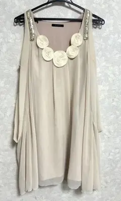 ベージュ シフォン ドレス 花モチーフ　シースルー　ミニワンピース　ノースリーブ