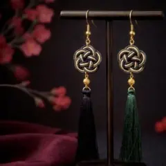 【色オーダー可】梅結びとタッセルのピアス（イヤリング）深緑　和風　和装　着物