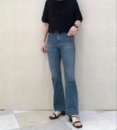 【GU】ミドルライズ フレアジーンズ