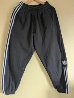 アディダスオリジナルス　スウェットパンツ