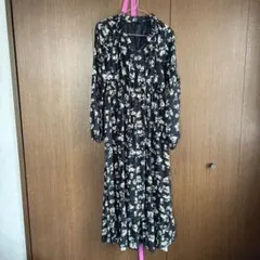 CHILLE anap 花柄ロングワンピース ブラックのサムネイル