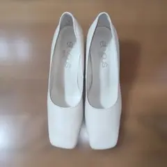 et vous paris　女性用パンプス　ベージュ　サイズ23.5cm程度のサムネイル