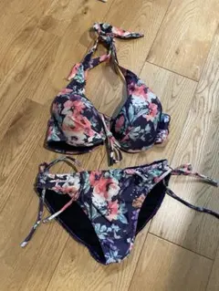 レベッカテイラー　ビキニ