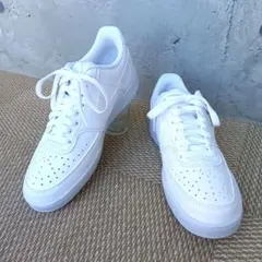 ホワイト スニーカー