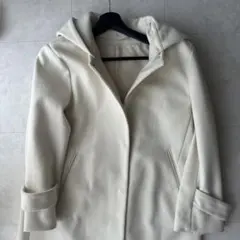 ホワイト　フード付きコート