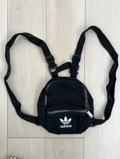 adidas ブラック リュック　ミニ