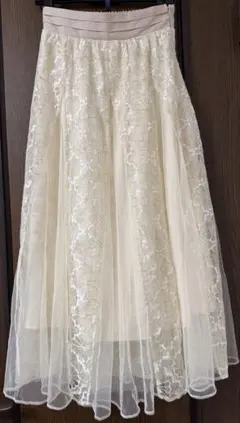 Lily Brown アイボリー フレアスカート