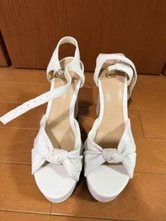 ホワイト フロントノット 厚底サンダルのサムネイル