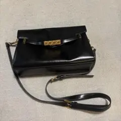 CHARLES&KEITHブラックショルダーバッグ