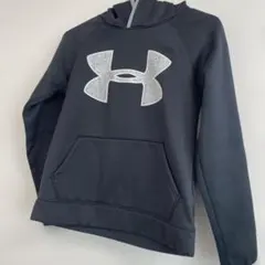 Under Armour フード付きパーカー 黒　YMD(140㎝)