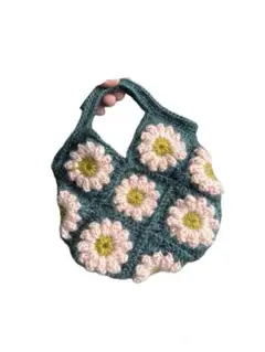 お花のモチーフ編みバッグ（ハンドメイド）グラニースクエア　秋バッグ