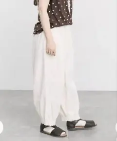 サマンサモスモス　【接触冷感】裾ギャザーフリルバルーンパンツ　キナリ　Ｌサイズのサムネイル