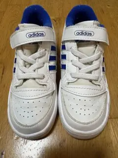 adidas ホワイト/ブルー スニーカー
