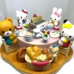 【当時物・美品】　サンリオ ハローキティ みんなで朝ごはん ジオラマ風 貯金箱のサムネイル