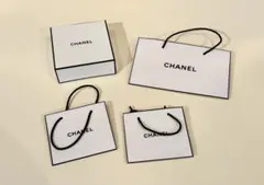 CHANEL ボックスとショップ袋小2つ中1つまとめて。