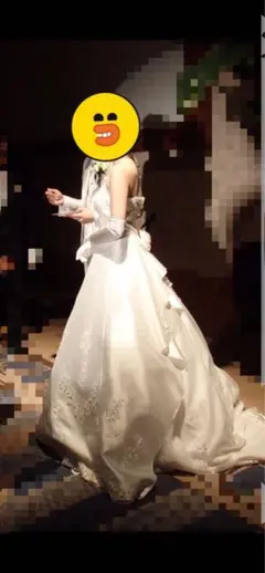ウェディングドレスのサムネイル