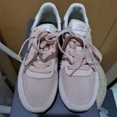 New Balance ピンク スニーカー