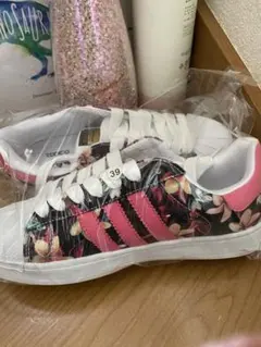 アディダス　スニーカー