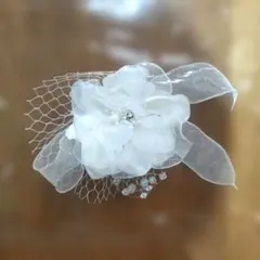 ホワイトフラワーコサージュ