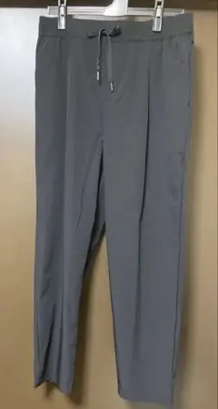 ブラック　テーパードパンツ　Mサイズ