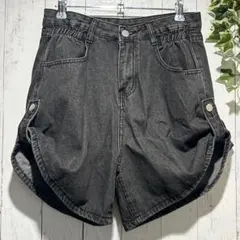 【個性的】サイドボタン調節可 デニムショートパンツ ブラック　ゆったりサイズ